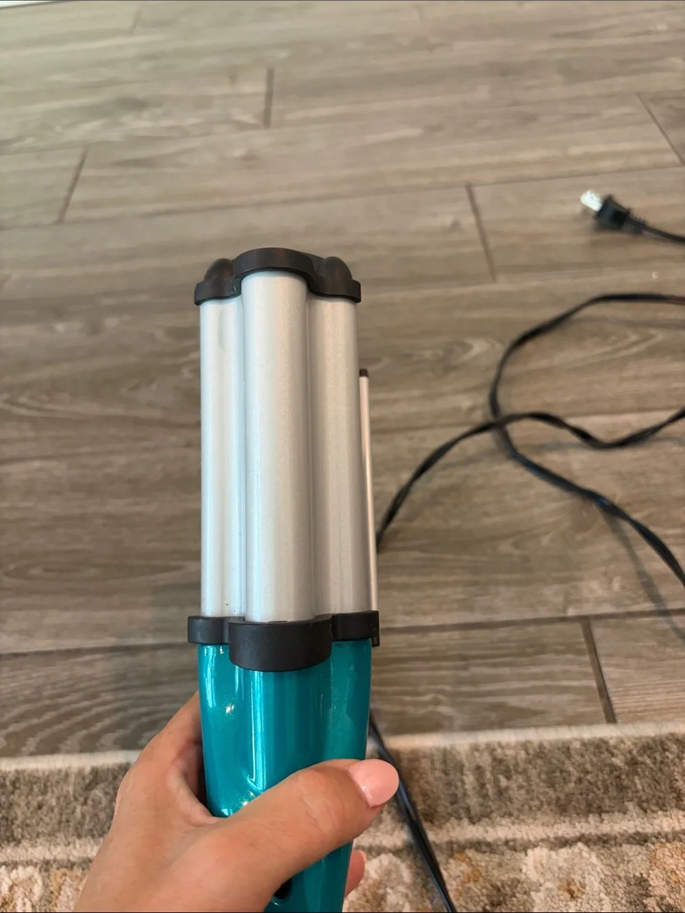 Bed Head Teal Wave Artist Triple Barrel Waver
